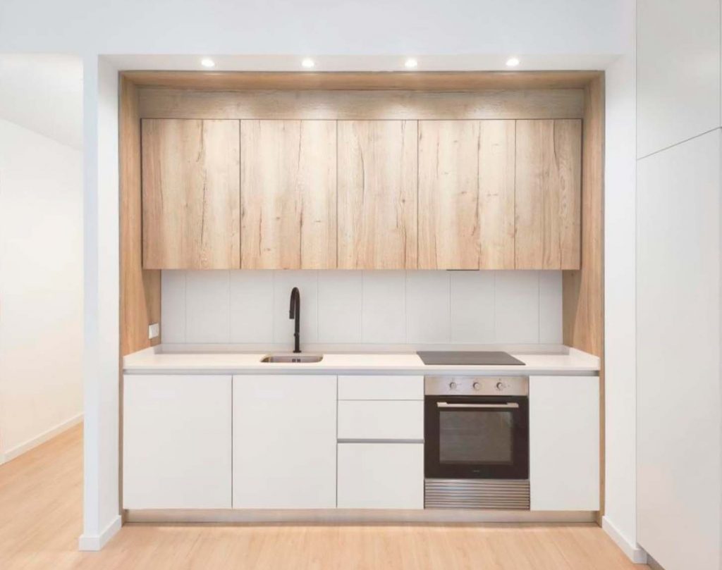 Cocina reformada en vivienda de calle Centelles Valencia
