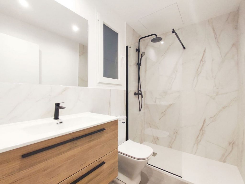 Baño reformado en vivienda de calle Centelles Valencia
