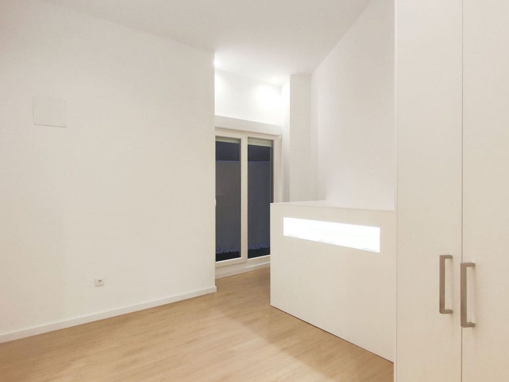Dormitorio reformado en vivienda de calle Centelles Valencia