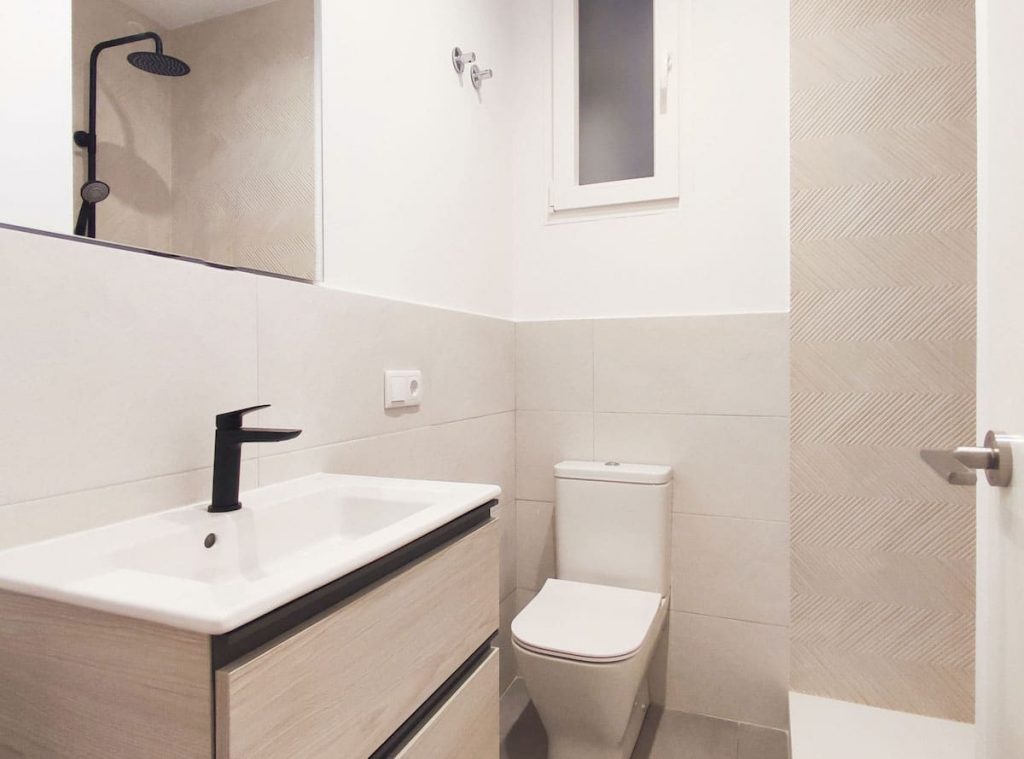 Baño reformado en vivienda de calle Centelles Valencia