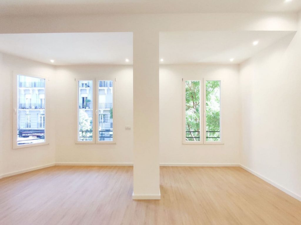 Salón reformado en vivienda de calle Centelles Valencia