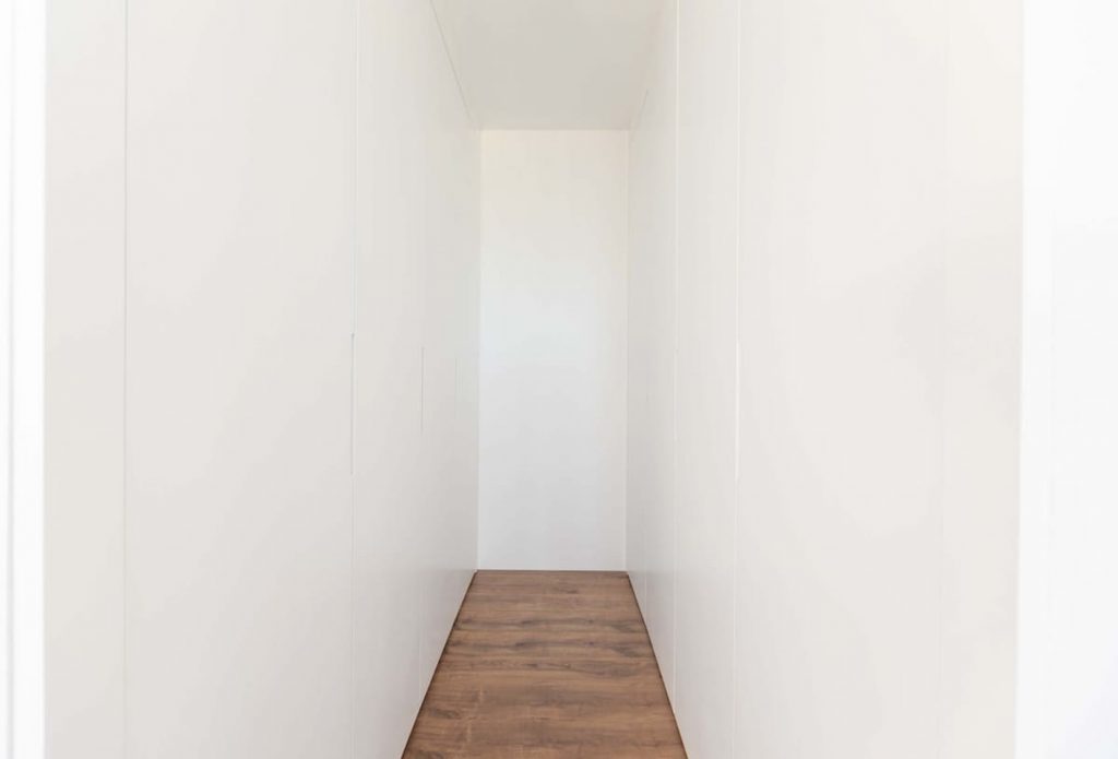 Vestidor en dormitorio principal de vivienda unifamiliar en San Antonio de Benagéber