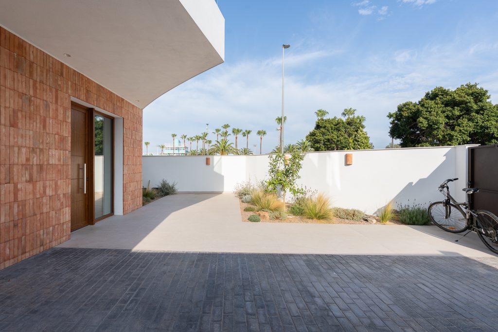 Vista exterior de la vivienda desde el jardín
