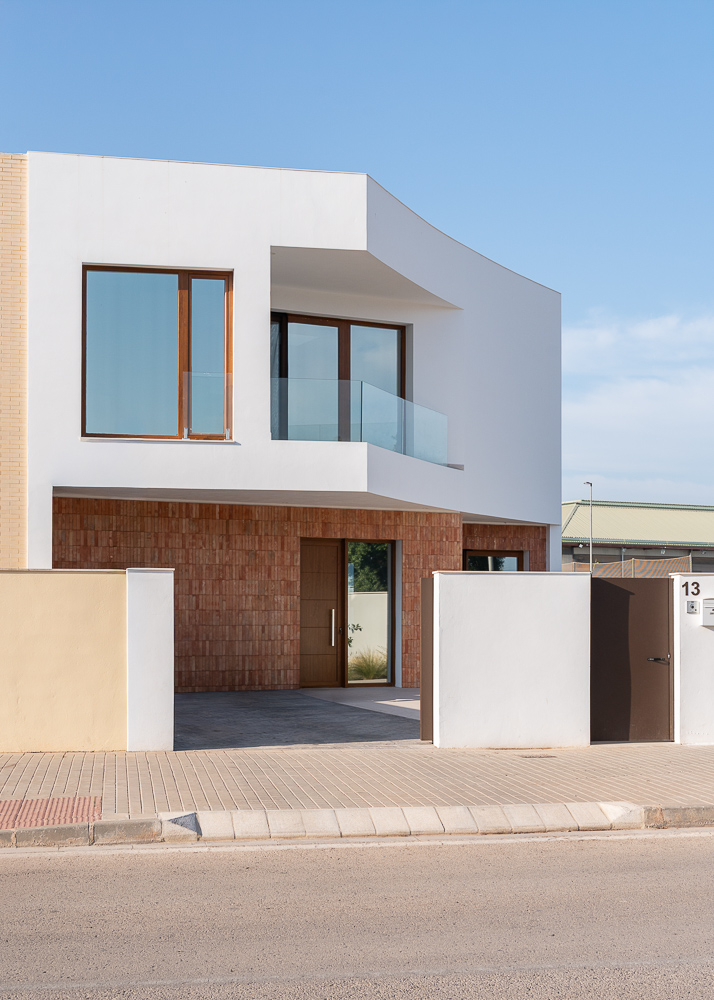 Acceso principal a la vivienda unifamiliar