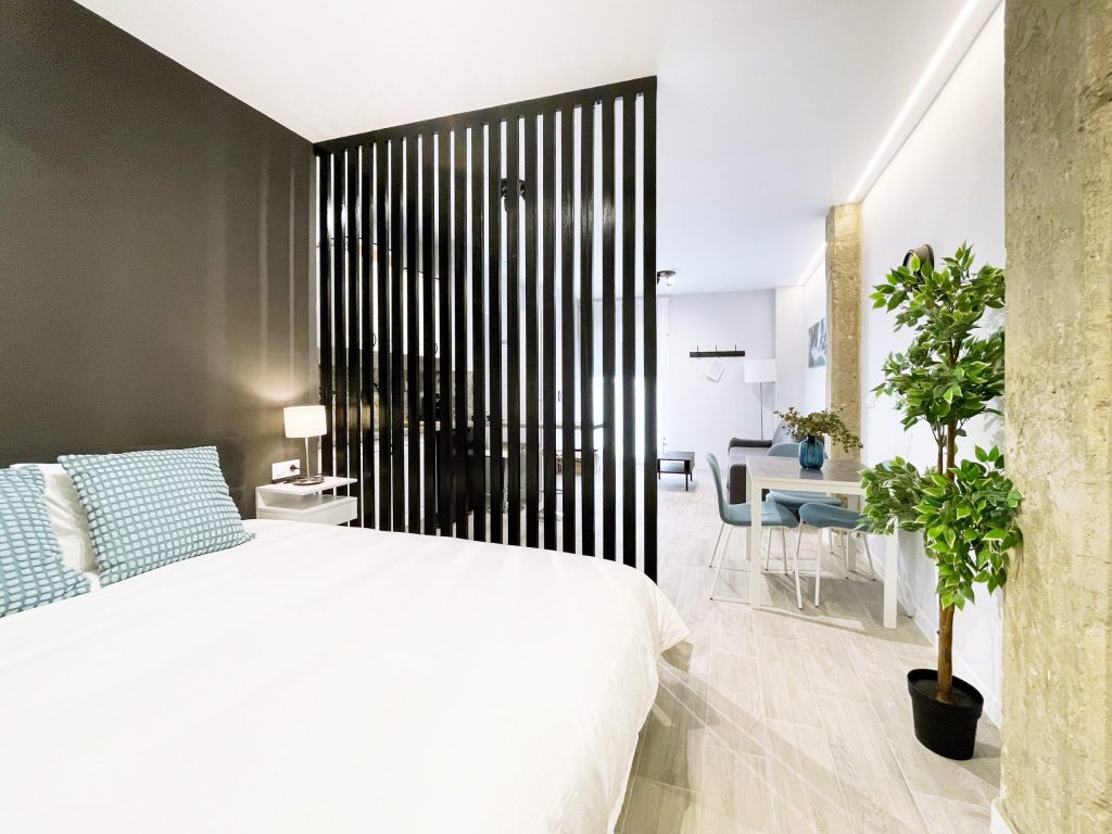 Dormitorio suite en rehabilitación hotel en el Cabañal Valencia