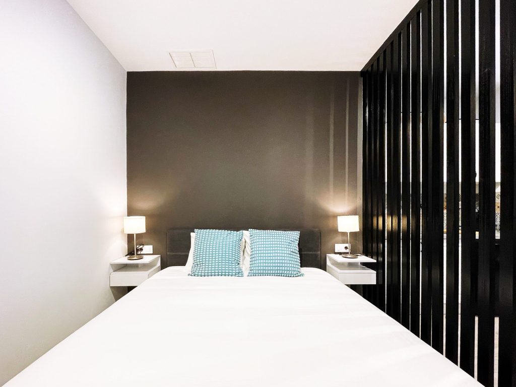 Dormitorio suite en rehabilitación hotel en el Cabañal Valencia