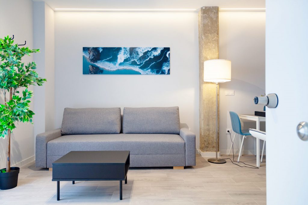 Zona de estar en suite de hotel en el Cabañal Valencia