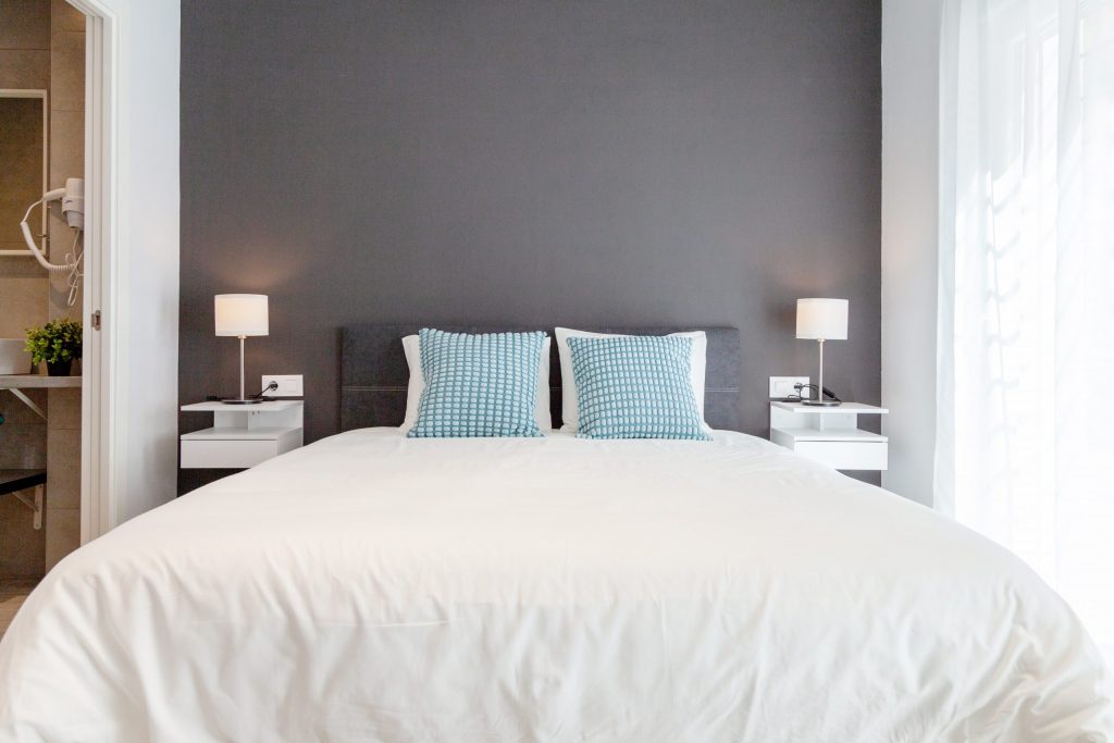 Dormitorio suite en rehabilitación hotel en el Cabañal Valencia