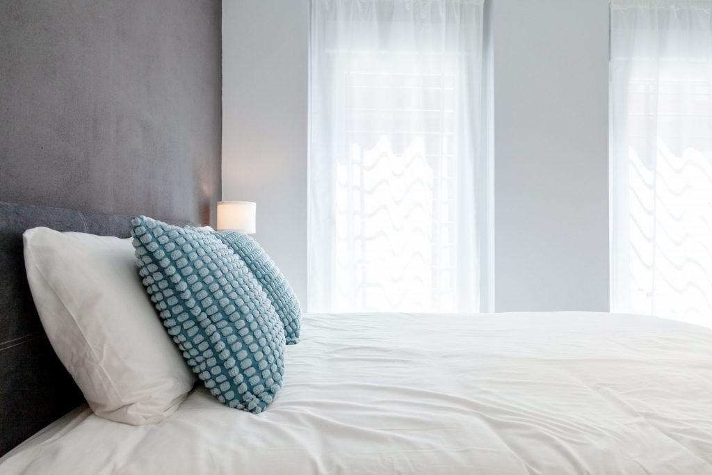 Dormitorio suite en rehabilitación hotel en el Cabañal Valencia