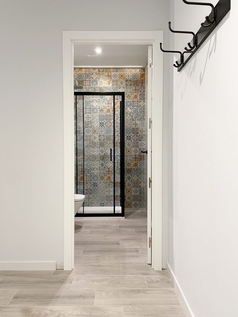 Baño privado en suite de hotel en el Cabañal Valencia