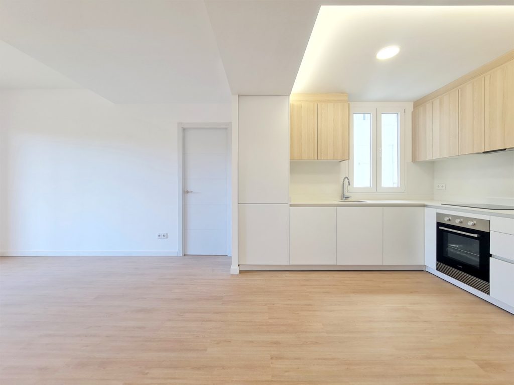Comedor reformado en apartamento Avenida del Cid Valencia