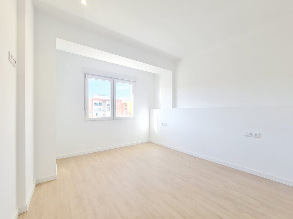 Dormitorio reformado en apartamento Avenida del Cid Valencia