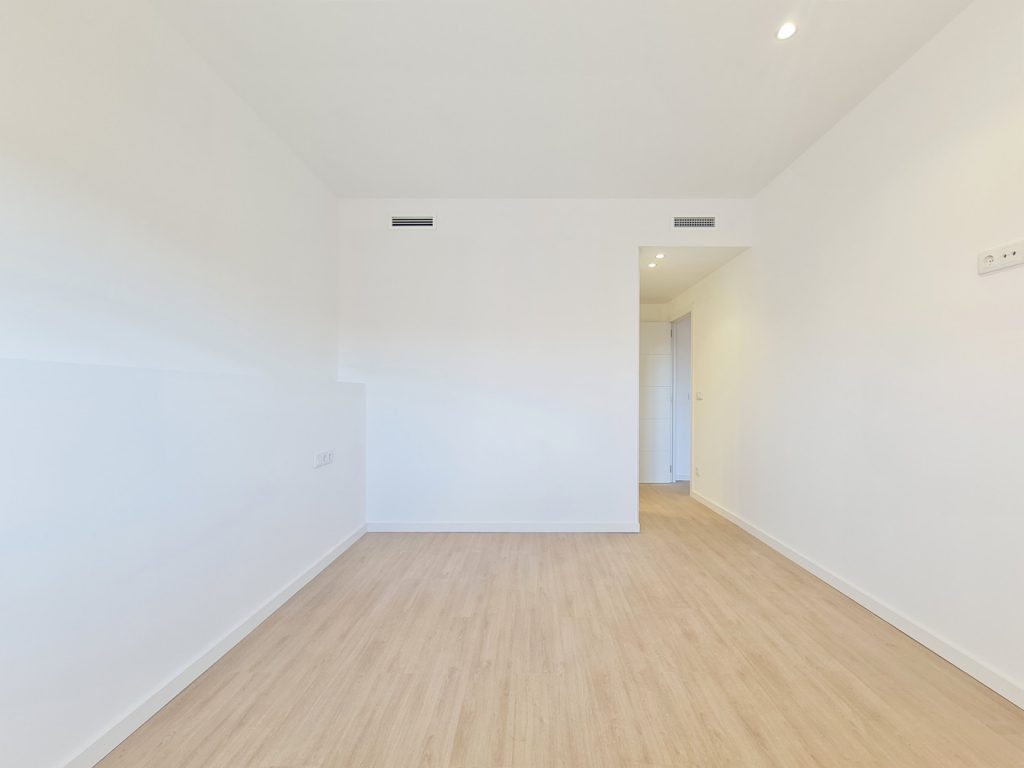 Dormitorio reformado en apartamento Avenida del Cid Valencia