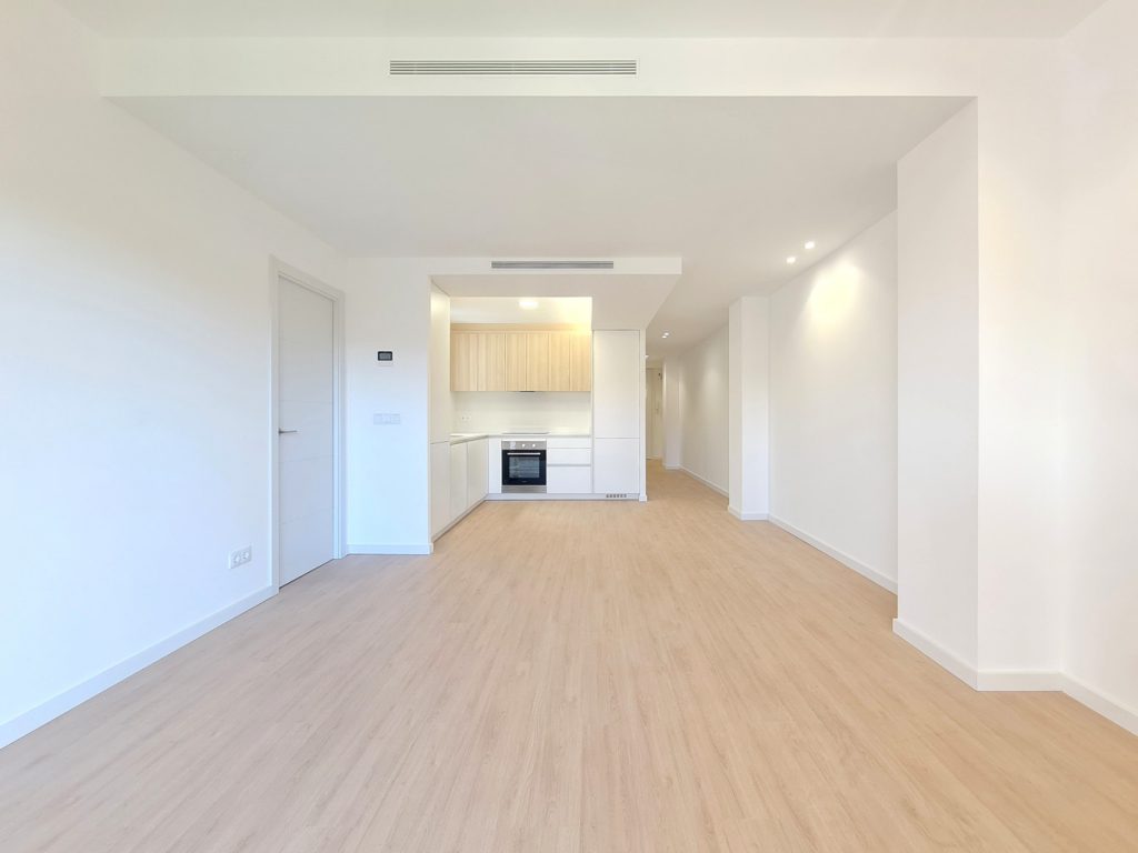 Salón reformado en apartamento Avenida del Cid Valencia