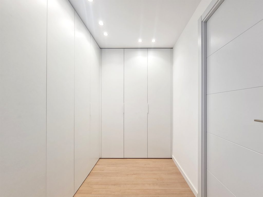 Vestidor en apartamento reformado en Avenida del Cid Valencia