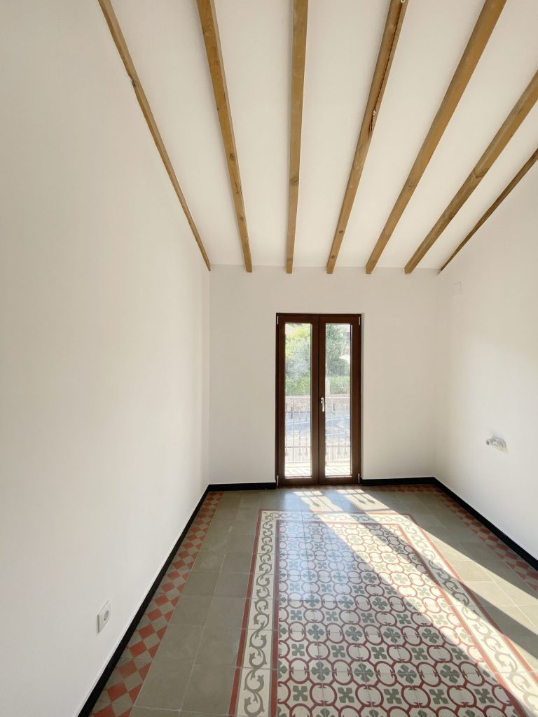 Dormitorio en planta primera de casa de pueblo Alfara